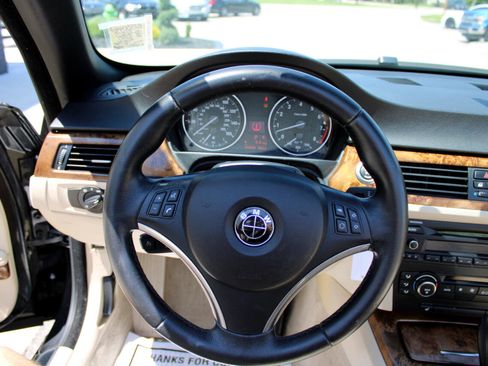 Used 2007 BMW 328i Convertible image 18