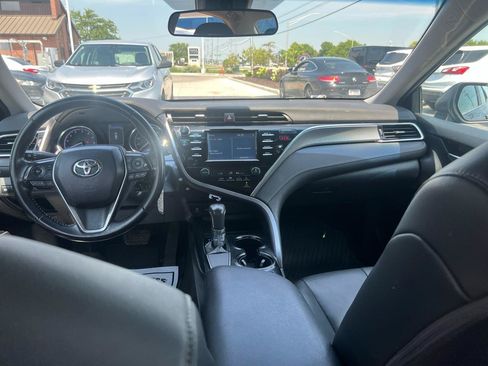 Used 2018 Toyota Camry SE FWD image 13