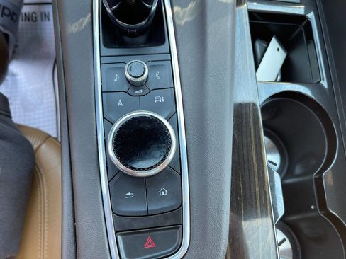 Used 2021 Cadillac Escalade Premium Luxury RWD image 24