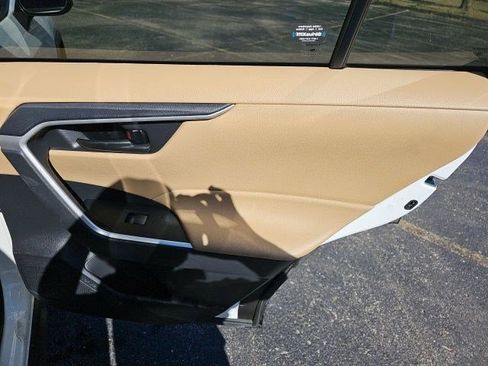 Used 2022 Toyota RAV4 LE image 17