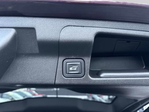 Used 2017 GMC Acadia Denali w/ Technology Package image 14