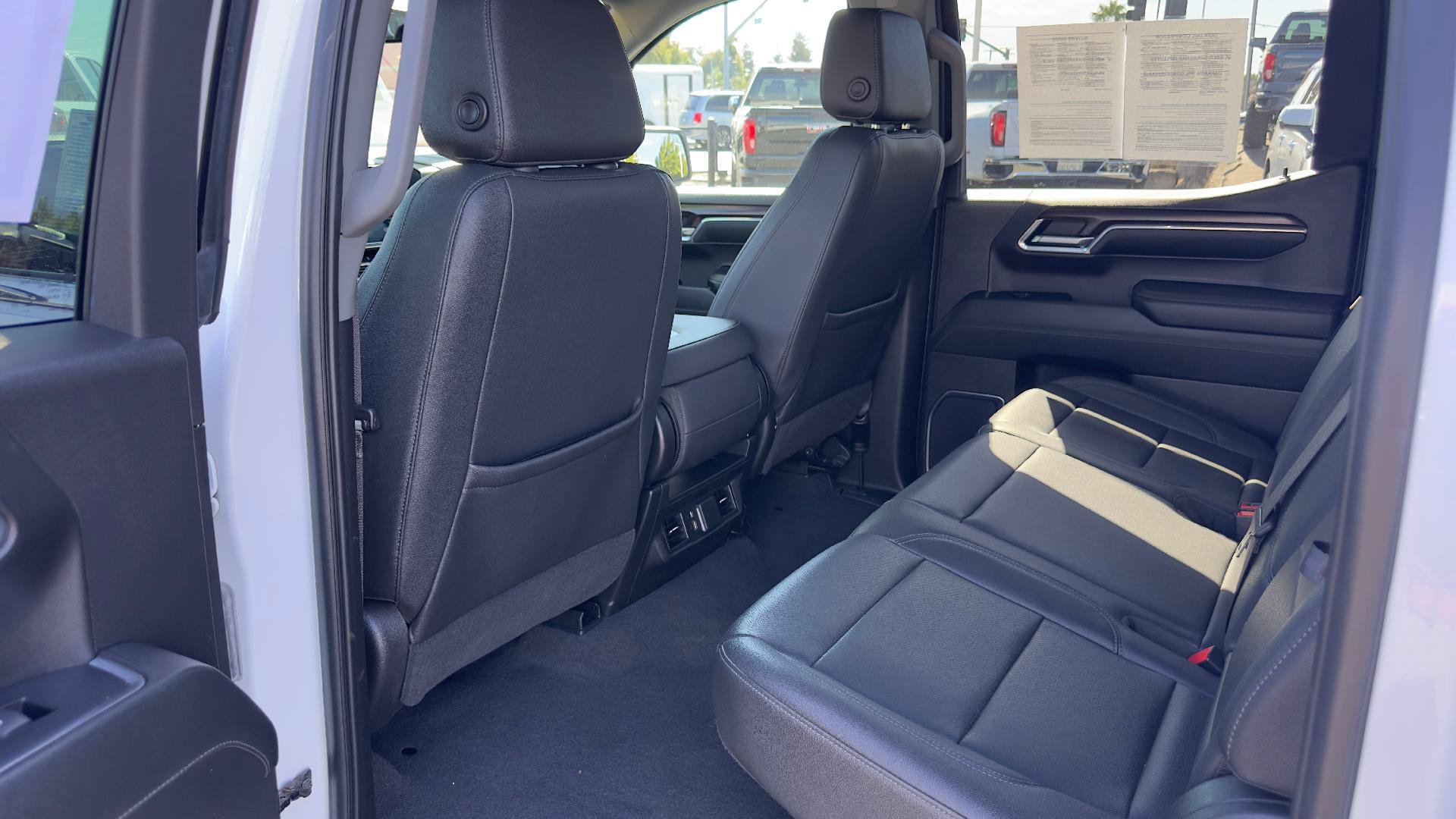 Used 2024 GMC Sierra 1500 SLT AWD/4WD image 5