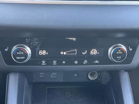 Used 2024 Mitsubishi Outlander SE image 11