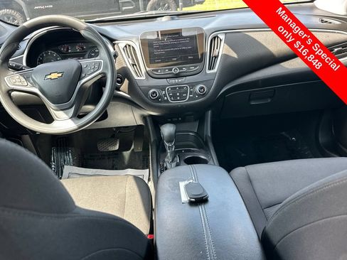 Used 2022 Chevrolet Malibu LT FWD image 16