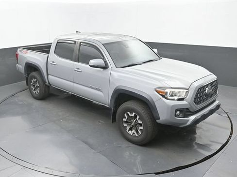 Used 2019 Toyota Tacoma TRD Off-Road AWD/4WD image 13