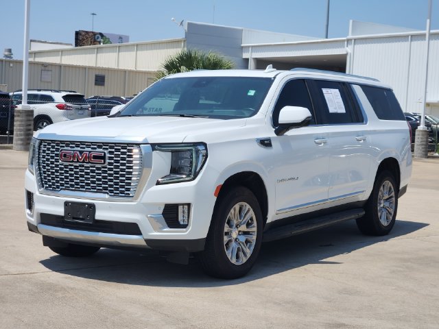Used 2024 GMC Yukon XL Denali RWD image 3