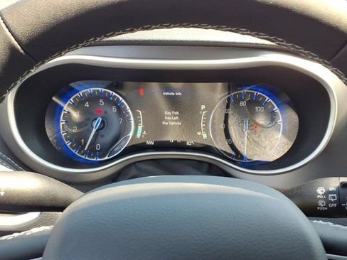 New 2027 Chrysler Pacifica Select AWD/4WD image 13