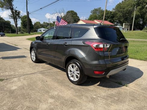 Used 2017 Ford Escape SE FWD image 5