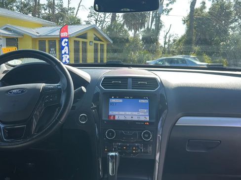 Used 2017 Ford Explorer XLT w/ Equipment Group 202A image 11