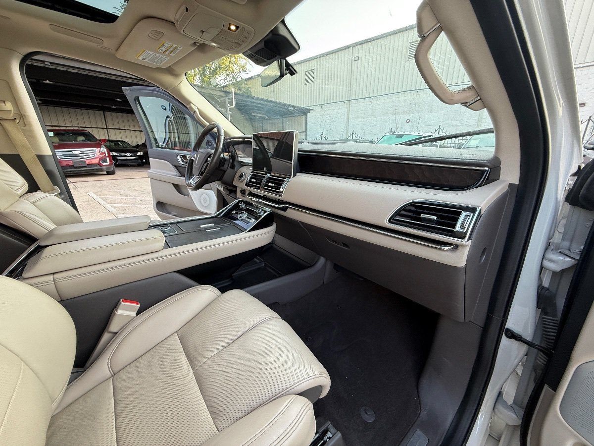 Used 2022 Lincoln Navigator Reserve AWD/4WD image 18