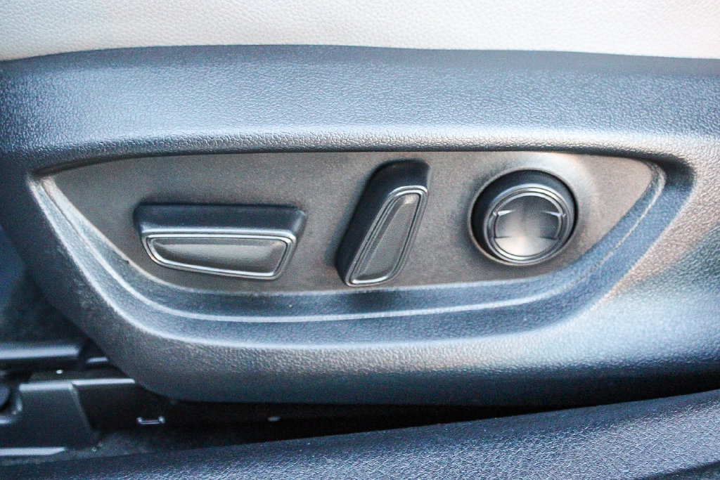 Used 2025 Toyota Camry SE w/ Convenience Package FWD image 24