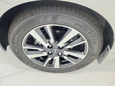 Certified 2025 Nissan Versa SV w/ Trunk Package FWD image 28