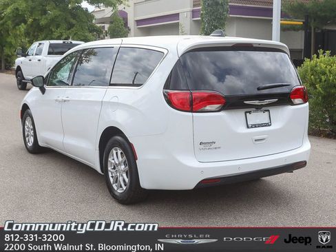 New 2026 Chrysler Voyager LX image 5