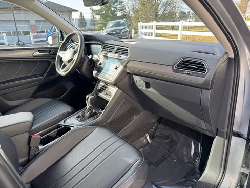 Used 2023 Volkswagen Tiguan SE image 35