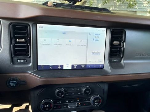 Used 2024 Ford Bronco Outer Banks AWD/4WD image 21