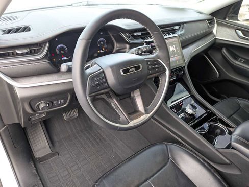 Used 2023 Jeep Grand Cherokee L Limited w/ Luxury Tech Group II image 2