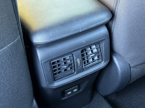 Used 2025 Toyota RAV4 XLE AWD/4WD image 15