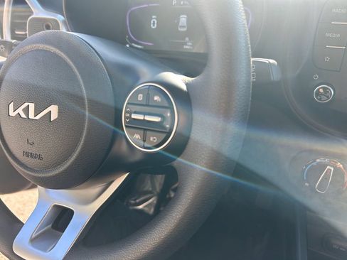 Used 2025 Kia Soul LX FWD image 19