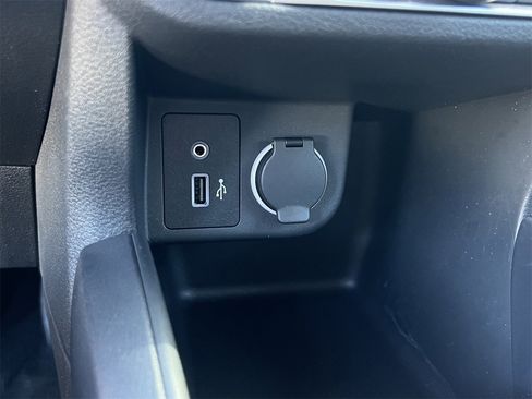 Certified 2025 Nissan Kicks Play S image 18