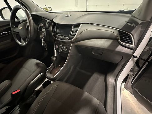 Used 2019 Chevrolet Trax LS FWD image 26