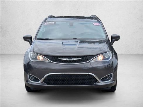 Used 2020 Chrysler Pacifica Touring-L FWD image 2