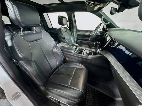 Used 2022 Jeep Wagoneer Series III w/ Premium Group I image 29