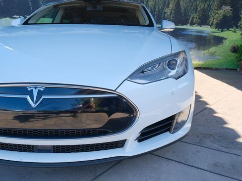 Used 2015 Tesla Model S 70 RWD image 42