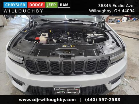 Used 2023 Jeep Grand Cherokee Altitude AWD/4WD image 39