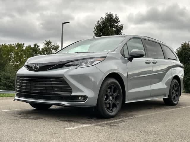 Used 2026 Toyota Sienna XLE Woodland Edition AWD/4WD image 19