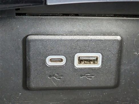 Used 2023 Buick Envision Essence image 24