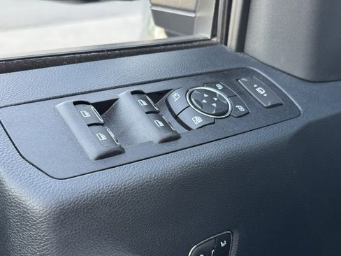 Used 2022 Ford F350 Lariat w/ Black Appearance Package image 10