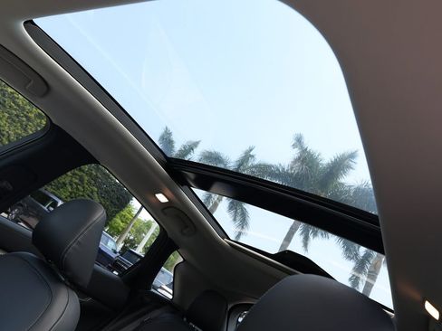 Certified 2025 INFINITI QX50 Luxe AWD/4WD image 19