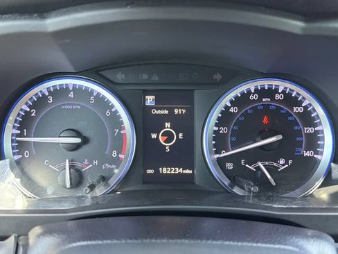 Used 2019 Toyota Highlander XLE AWD/4WD image 11