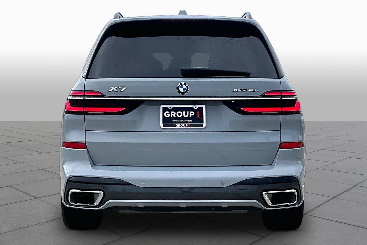 Used 2025 BMW X7 xDrive40i w/ M Sport Package AWD/4WD image 4