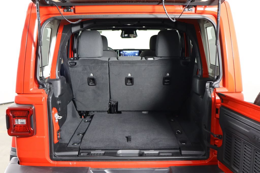 Used 2026 Jeep Wrangler Unlimited Sahara AWD/4WD image 18