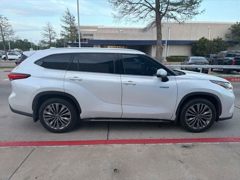 Used 2021 Toyota Highlander Platinum image 6