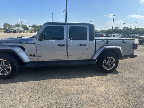 Used 2021 Jeep Gladiator Sport AWD/4WD image 2