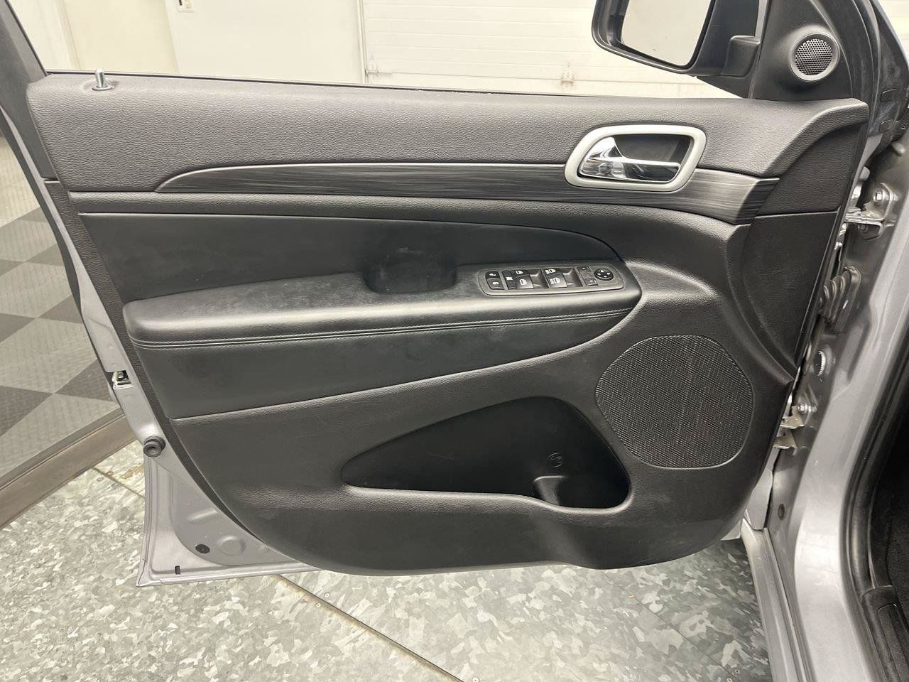 Used 2021 Jeep Grand Cherokee Laredo X AWD/4WD image 7