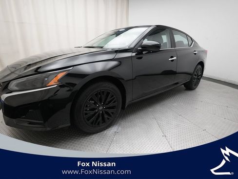 Certified 2025 Nissan Altima 2.5 SV w/ SV Special Edition Package AWD/4WD image 1