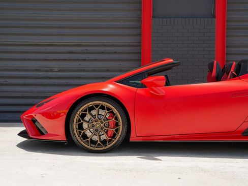 Used 2022 Lamborghini Huracan EVO RWD image 6