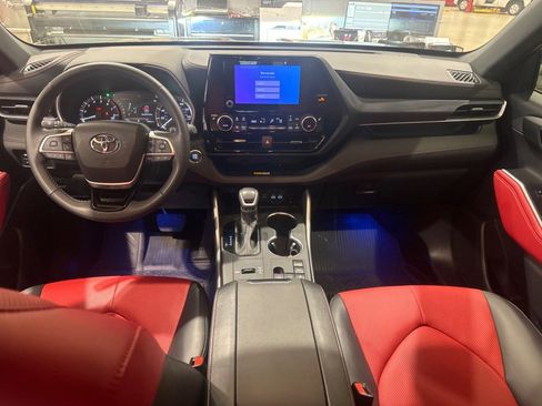 Used 2023 Toyota Highlander XSE FWD image 6