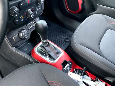 Used 2018 Jeep Renegade Trailhawk AWD/4WD image 13