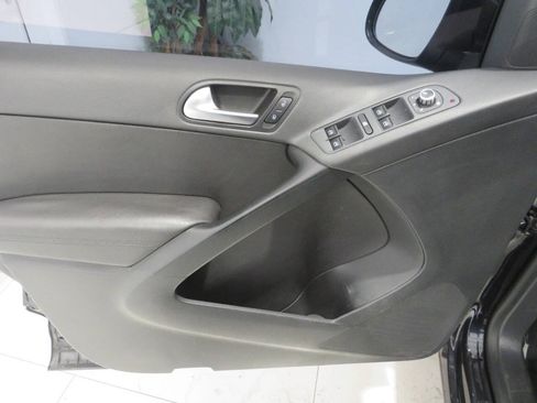 Used 2015 Volkswagen Tiguan SE FWD image 21