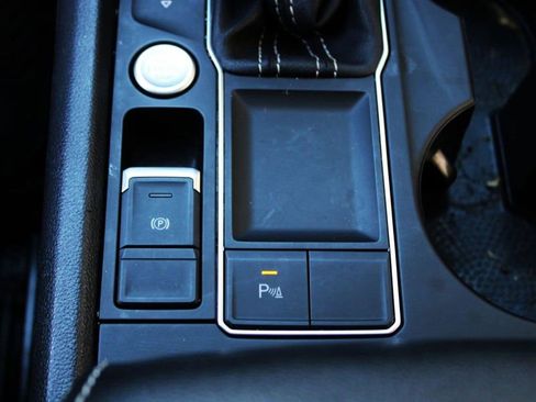 Used 2021 Volkswagen Atlas SE image 21