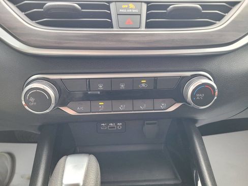 Used 2024 Nissan Altima 2.5 SV image 24