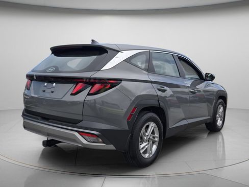 Certified 2026 Hyundai Tucson SE FWD image 8