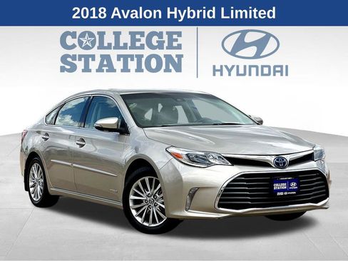 Used 2018 Toyota Avalon Limited image 1
