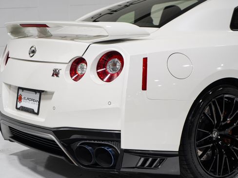 Used 2021 Nissan GT-R Premium AWD/4WD image 22