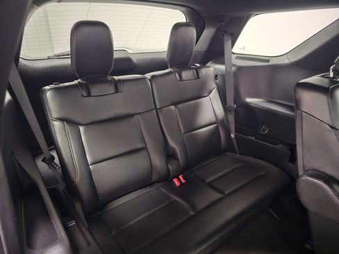 Used 2020 Ford Explorer ST w/ Premium Technology Package image 17