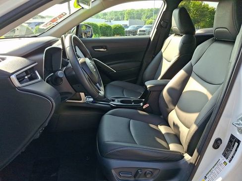 Certified 2025 Toyota Corolla Cross XLE FWD image 13